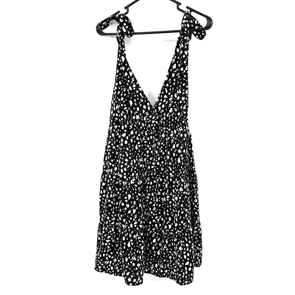 BaeVely Size XL Dress Black & White Sleeveless‎ Mini Deep V Neck Pockets Flare